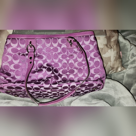 NWOT Authentic Coach Penelope Purple Logo Purse - Picture 2 of 16